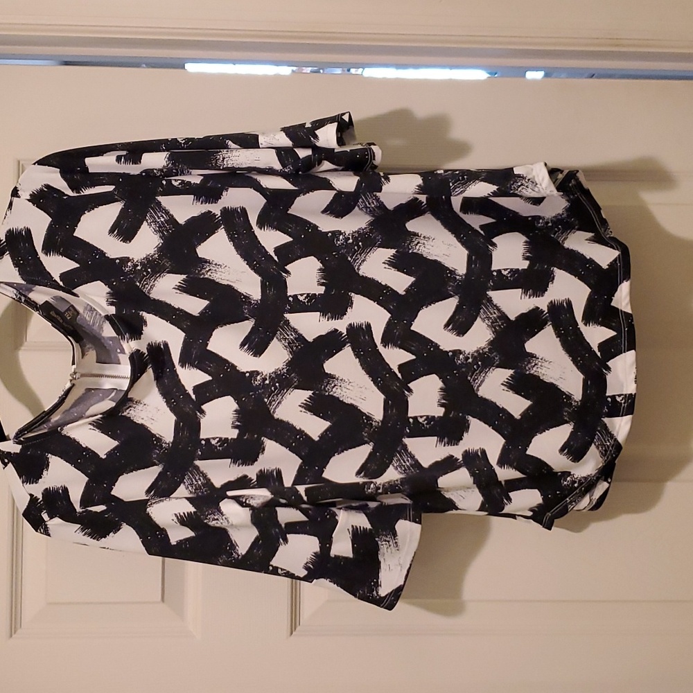 Black-and-white woman shirt